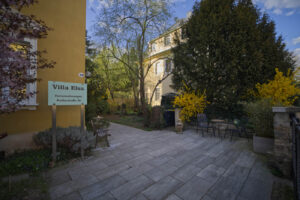 Eingangsbereich mit Sitzecke 1